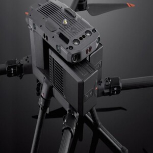 Batería tb65 dji matrice 350 mentiendola en el dron