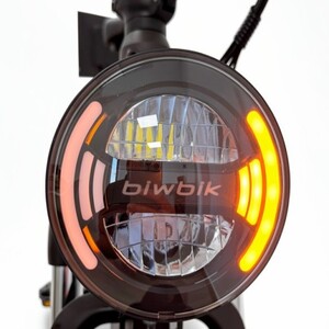 Bicicleta eléctric Biwbik Dakar plus vista de frente faro