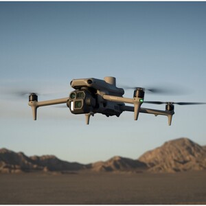 Dron dji matrice 4e volando